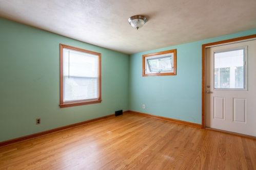 25 Chestnut St, West Springfield MA 01089-2804 exterior