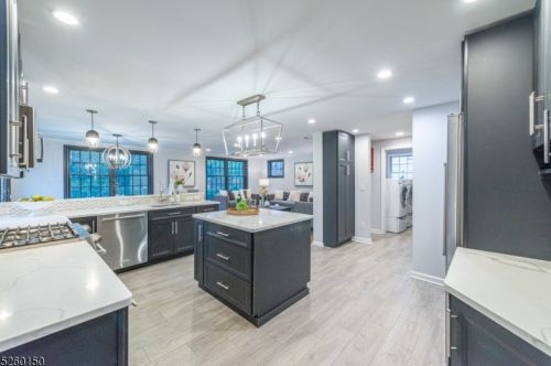 10 Homestead Ter, Scotch Plains, NJ 07076-2110