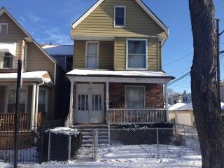2815 Richmond St, Chicago, IL 60618-7704