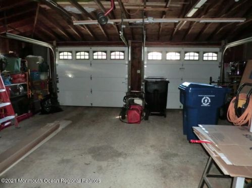 38 Locust Ter, Middletown NJ 07748-1404 exterior