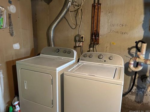 91 Atwater St, Milford CT 06460-7616 exterior