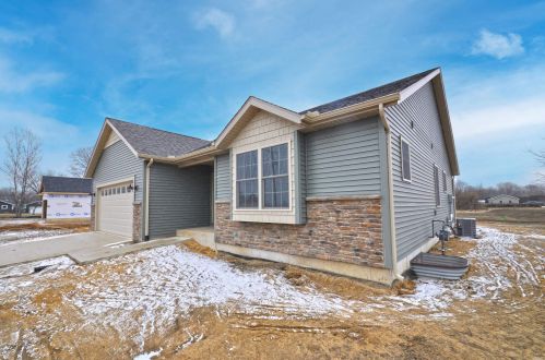 13440 Day Rd, Mishawaka, IN 46545-2007