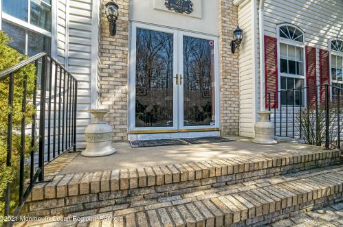 352 Meadowood Rd, Jackson Twp, NJ 08527-1178