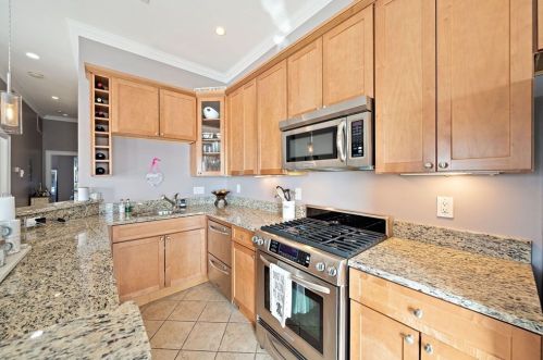 28 Beach St, Boston, MA