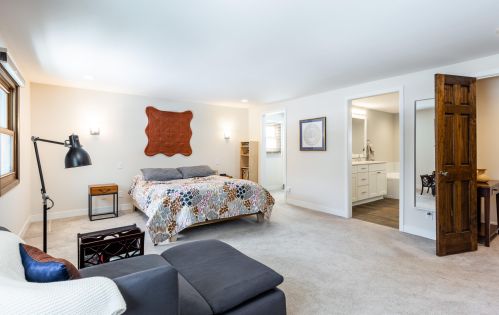 6531 Crestwood Dr, Milwaukee WI 53209-3340 exterior