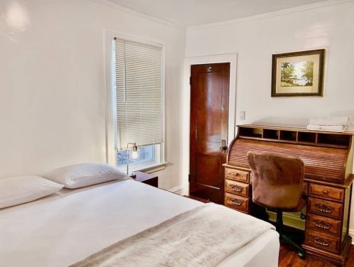 8532 Houston Ave, Chicago IL 60617-2543 exterior