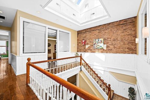 3 Superior St, Duluth MN 55804-2422 exterior