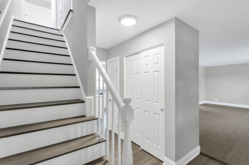 202 Walnut Dr, Saint Charles IL  60174-1540 exterior