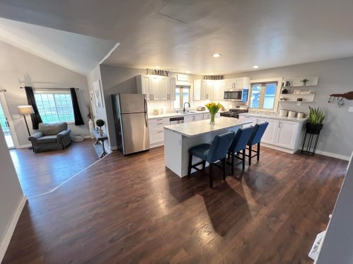 2232 Mangold Ave, Milwaukee WI  53221-4962 exterior