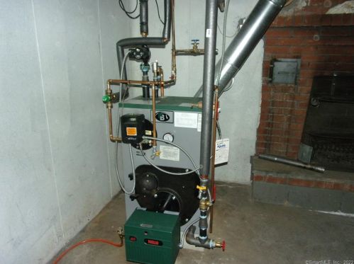 21 Woodland Rd, Torrington CT 06790-3345 exterior