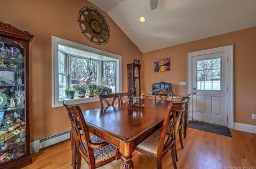 320 Anderson Ave, Milford CT 06460-7004 exterior