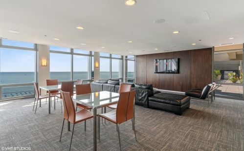 65 Monroe St, Chicago IL  60603-4910 exterior