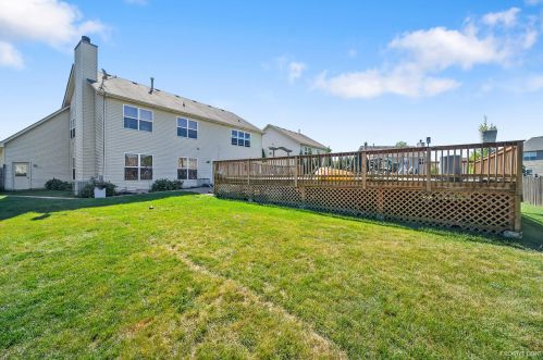 1256 Boxwood Dr, Bull Valley IL 60014-8396 exterior