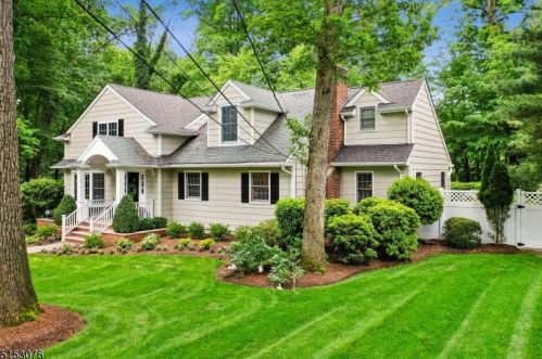 1 Crestwood Dr, Chatham Township, NJ 07928-1720