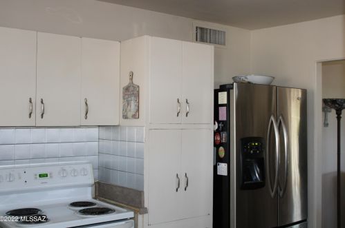 8011 Julia St, Tucson AZ 85710-4821 exterior