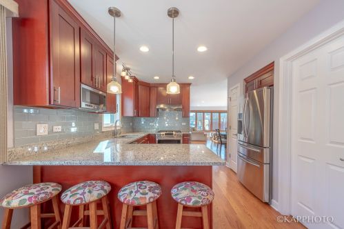 544 33rd St, Chicago IL 60608-6360 exterior