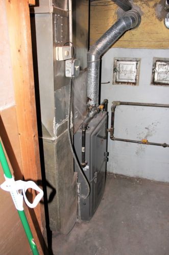 8733 Harper Ave, Chicago IL 60619-4606 exterior