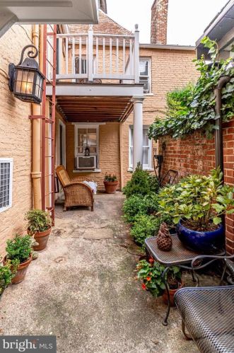 126 Fairfax St, Alexandria VA 22314-3331 exterior