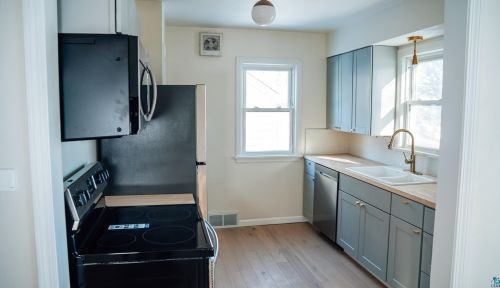 2610 15 St, Duluth MN 55806-1124 exterior