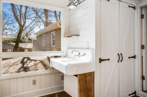 1129 Mason Wood Dr, Atlanta GA 30329-3803 exterior