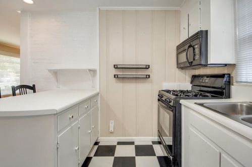 1711 Walker St, Gainesville GA 30504-5922 exterior