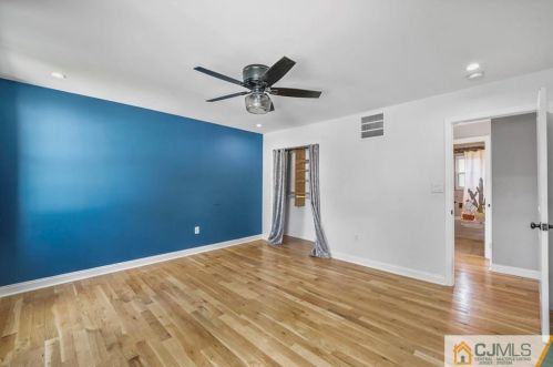 80 Remsen Ave, Avenel NJ 07001-1256 exterior