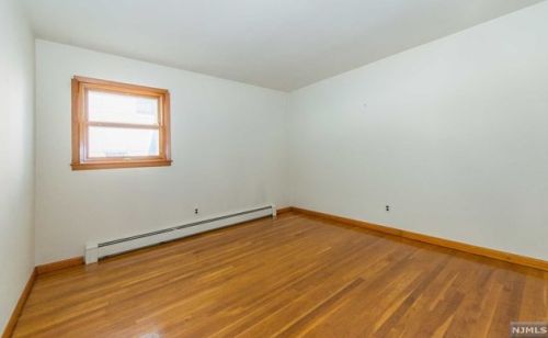 29 Westminster Ter, Town Center NJ 07052-2735 exterior