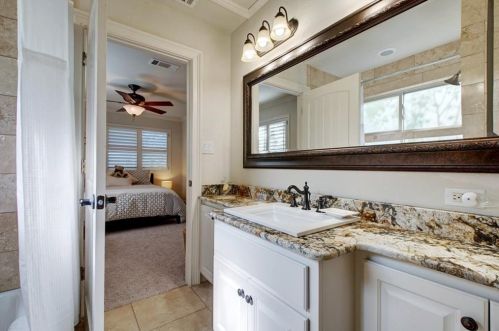 2307 Alta Vis Ave, Austin TX 78704-5229 exterior