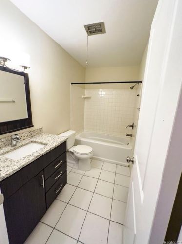 810 Plate St, Rochester MI 48307-1658 exterior