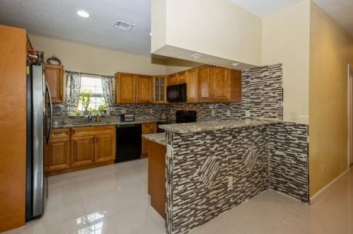 735 Curtis St, Fort Pierce FL 34983-1934 exterior