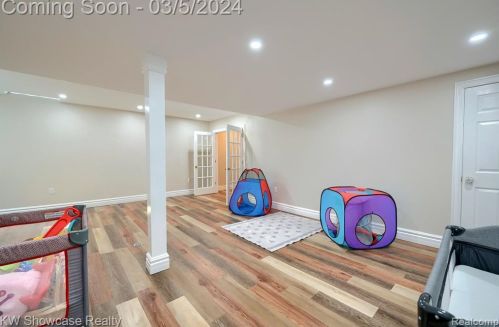 966 Smith Ave, Bham MI  48009-4709 exterior