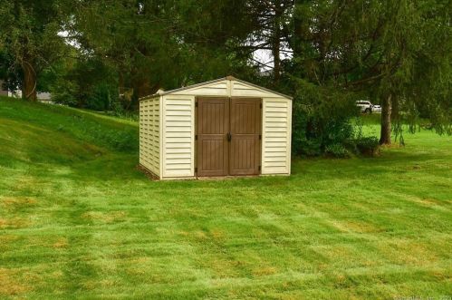 281 Abbe Rd, Enfield CT 06082-5745 exterior