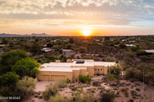 5621 Mina Vis, Tucson, AZ 85718-4121