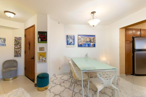 1221 Victoria St, Honolulu HI  96814-1430 exterior