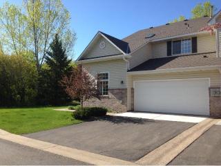 3678 Vermilion Ct, Saint Paul, MN 55122-3147