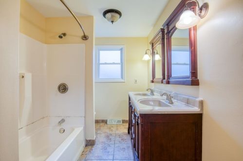 47 Laurel St, Springfield MA 01106-1150 exterior