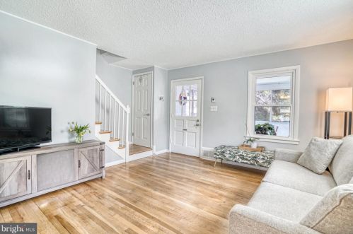 6014 Kings Hwy, Alexandria VA  22303-2232 exterior