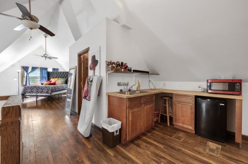 5518 Auer Ave, Milwaukee WI 53212-2107 exterior