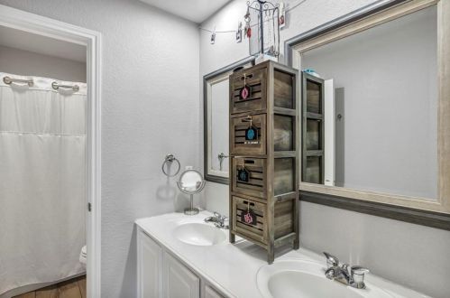 8216 Endeavor Cir, Austin TX 78726-1722 exterior