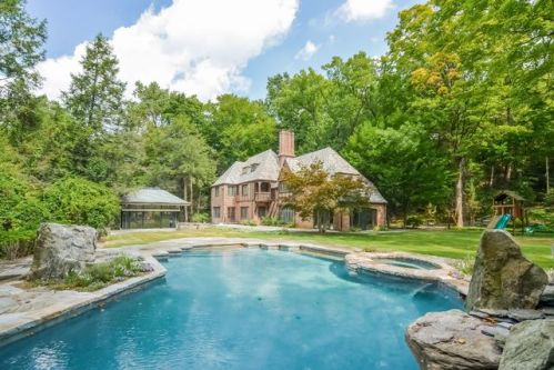 1 Fox Run, Armonk NY  10504-1011 exterior