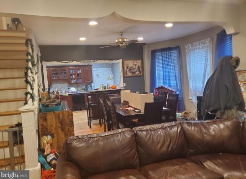 14 2nd St, Darby, PA 19023-2621