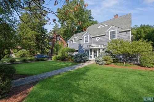 1340 Sussex Rd, Teaneck NJ  07666-2809 exterior