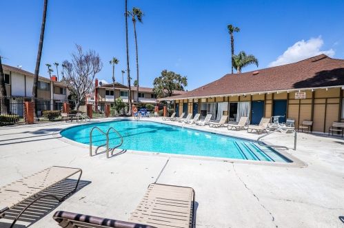 1722 Mitchell Ave, Tustin CA  92780-6321 exterior