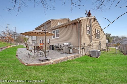 46 Brookside Rd, Edison NJ 08817-4618 exterior