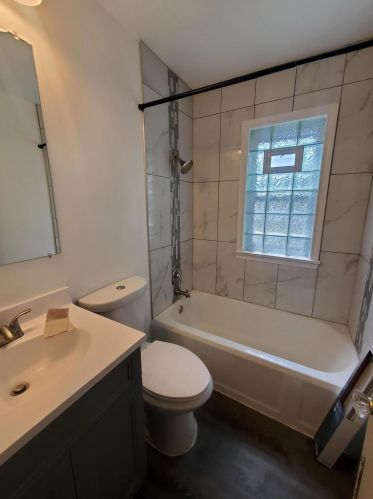 5761 40th St, Milwaukee, WI 53221-3909