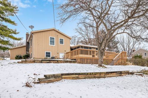 6907 Hillcrest Dr, Bull Valley IL 60012-3217 exterior