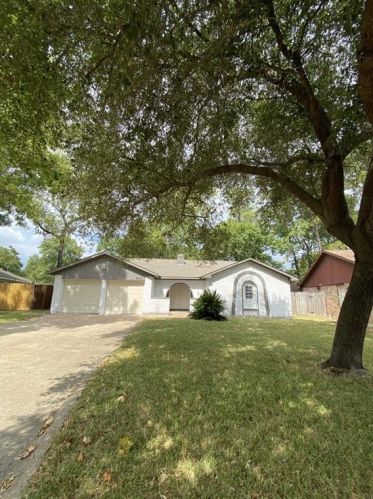 8111 Eastern Bluebird Dr, Humble, TX 77396-3810