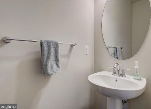 963 Indigo Bunting Ln, Glen Burnie MD 21060-8325 exterior