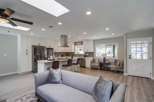 6979 Bobhird Dr, San Diego CA  92119-2021 exterior