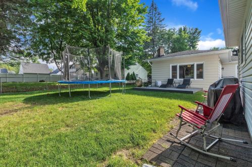 8125 Lk Wood Dr, Kalamazoo MI 49002-4338 exterior